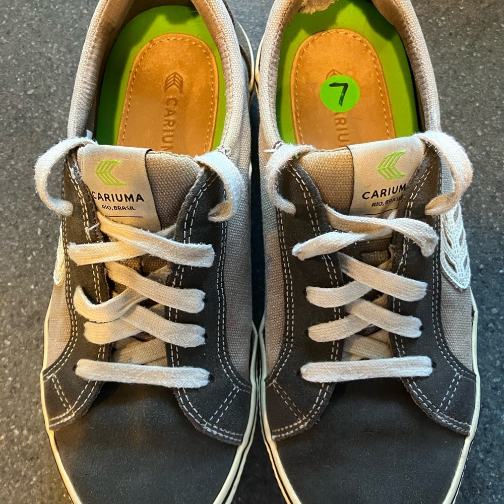 Cariuma Gray Sneakers with Green Insole
